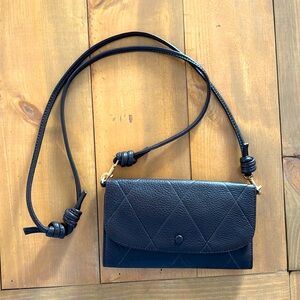 Vera Bradley Wildwood Crossbody Wallet
Color: Demitasse = Dark Brown NEW